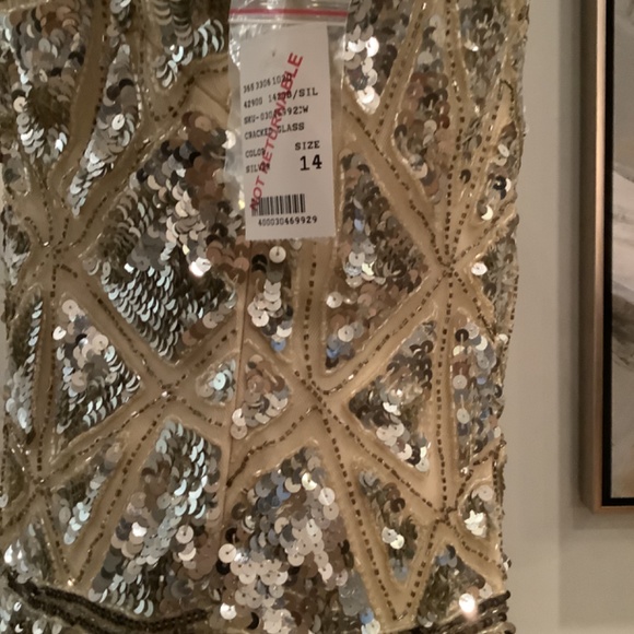 Camille La Vie Sequin top - fully lined with v-neck and side zipper.  New!! - Picture 3 of 10